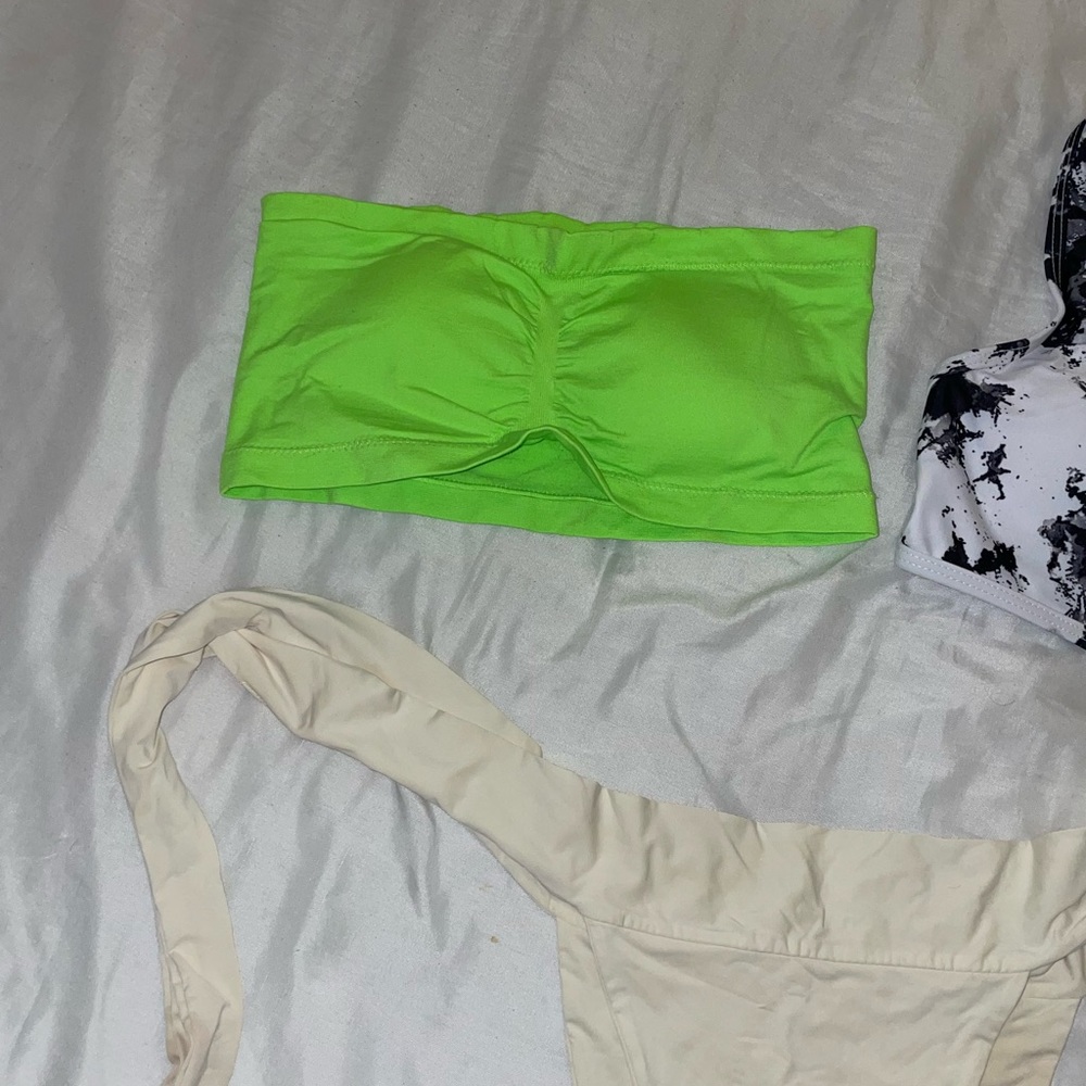 Assorted bikini pieces - Picture 7 of 9